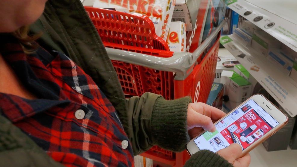 Image for story: Beware of credit card pitfalls during holiday shopping sprees
