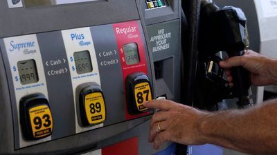 Image for story: Gas station cards may not be the best deal for fuel savings, experts say
