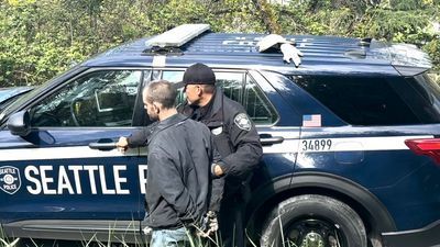Image for story: Man who claims he wants to build a cabin, mine for gold at Seattle park arrested again 