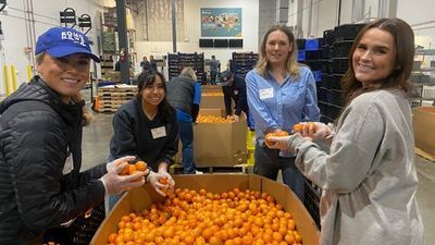 Image for story: Photos: KOMO staff volunteers at Food Lifeline during Sinclair Day of Service